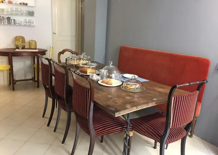 לינה וארוחת בוקר Liberty House 3*