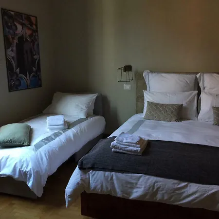 לינה וארוחת בוקר Liberty House 3*