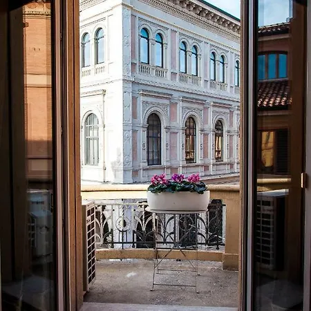 Bed and Breakfast Liberty House Μπολόνια